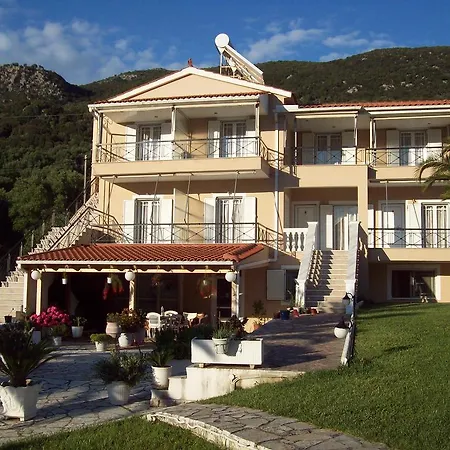 公寓 Leonidas 萨米