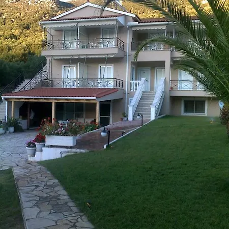 公寓 Leonidas 萨米